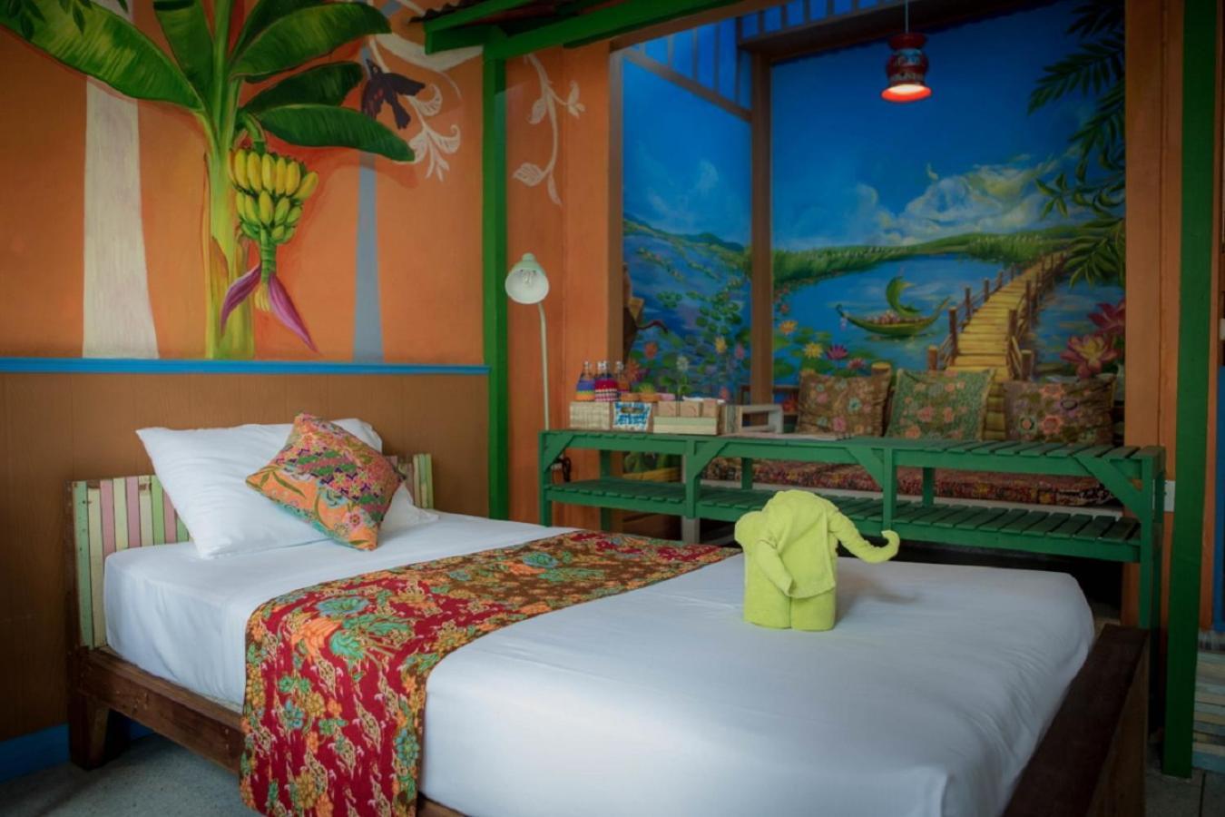 Phranakorn-Nornlen Hotel Bangkok Bagian luar foto