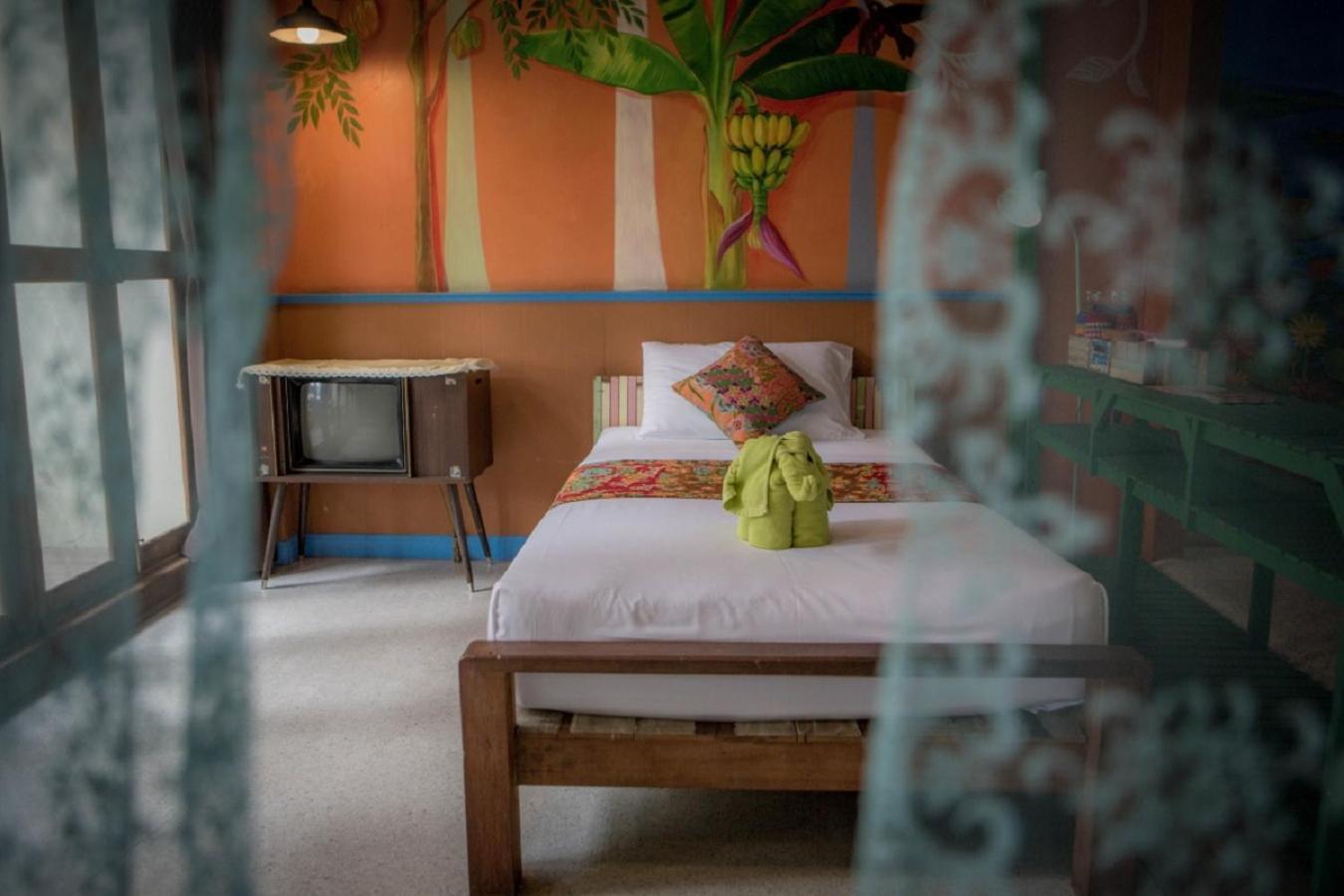 Phranakorn-Nornlen Hotel Bangkok Bagian luar foto