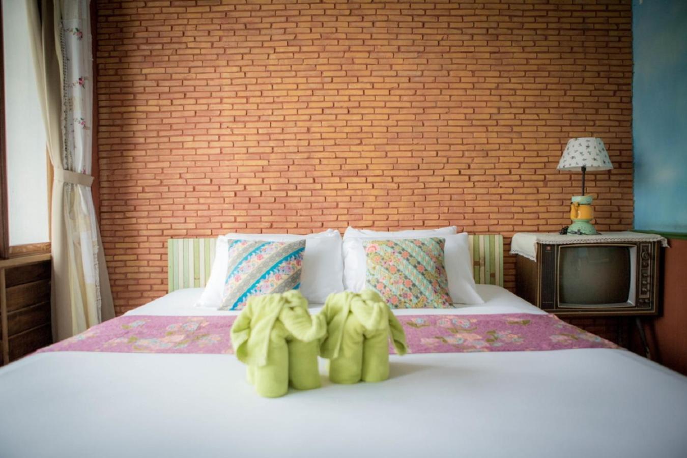 Phranakorn-Nornlen Hotel Bangkok Bagian luar foto